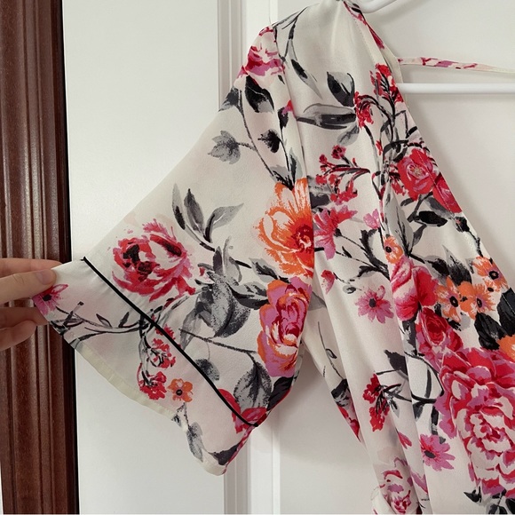 Francesca’s Wrap-Front Low Zipper-Back Floral Romper - Picture 6 of 8